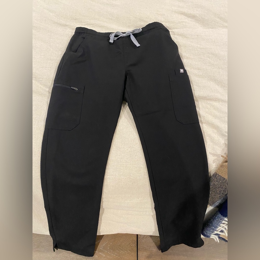 Black Cargo Fig Scrub Pants